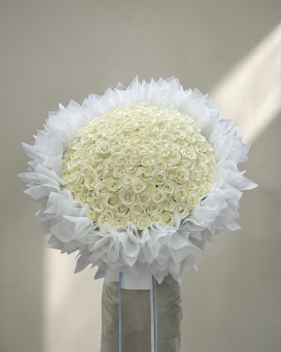 150 White Roses Bouquet
